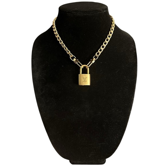 Authentic Louis Vuitton #340 Lock & Key Set on a 18K Gold Plated Chain Necklace - Picture 4 of 8